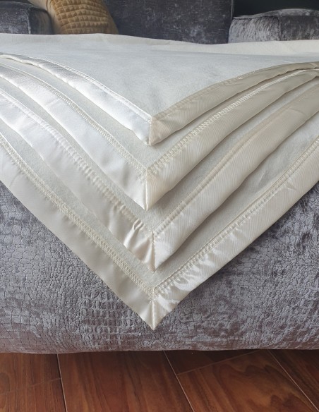 Couverture en Pure Soie avec Bordure en Soie Satinée