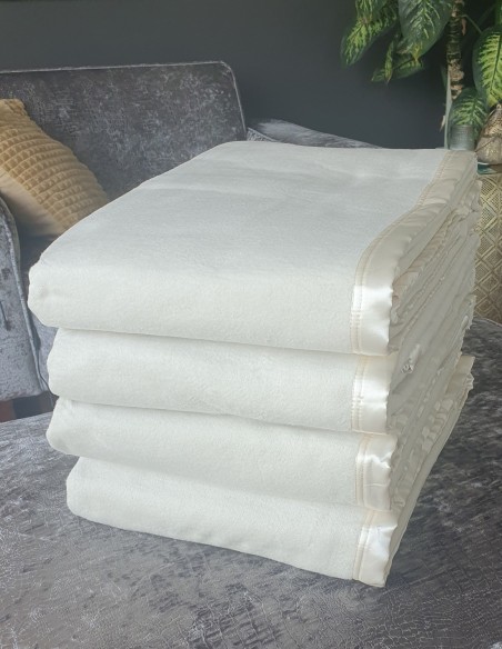 Couverture en Pure Soie avec Bordure en Soie Satinée
